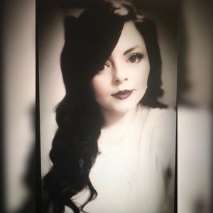 Meet your Posher, Kendra
